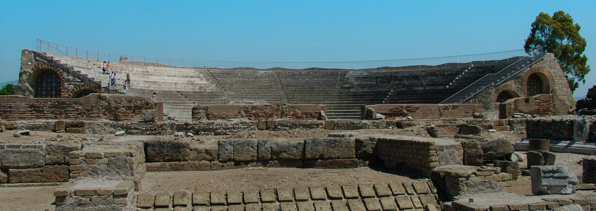 Vivi Minturno Scauri - Anfiteatro | viviminturnoscauri.it