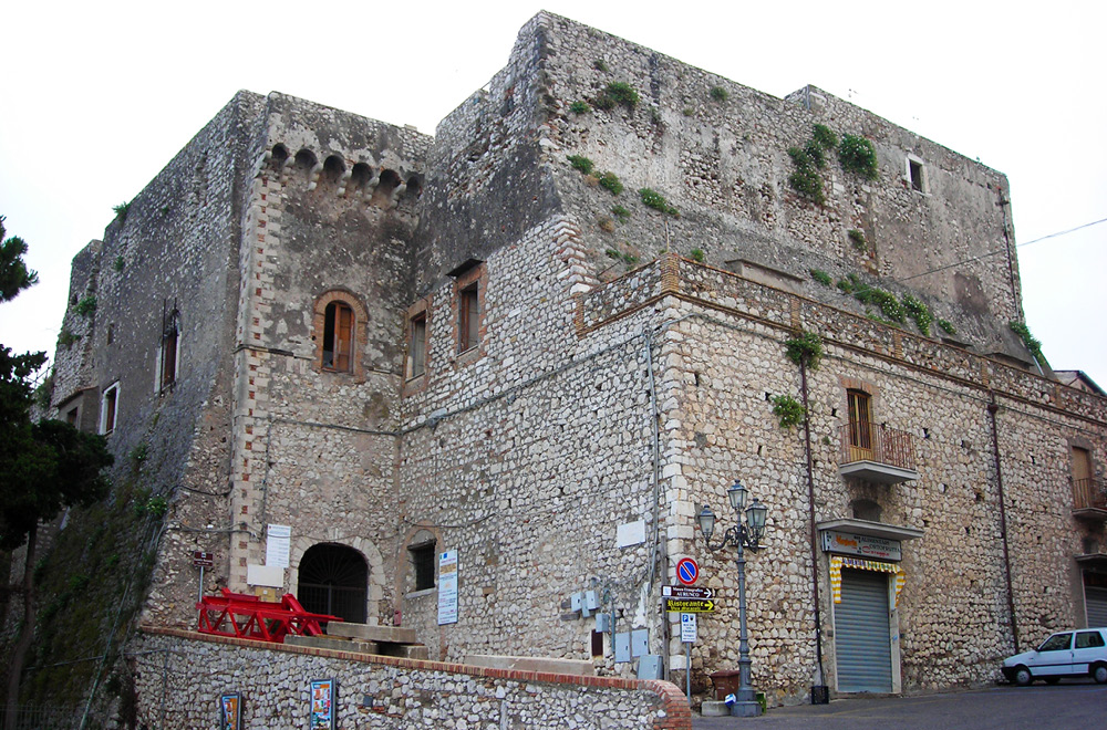 Vivi Minturno Scauri - Castello di Minturno | viviminturnoscauri.it