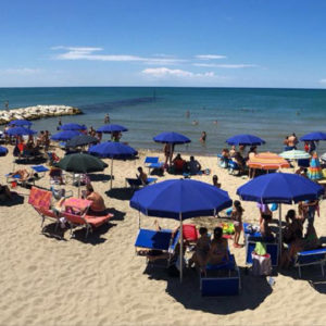 Vivi Minturno Scauri - Camping Chalet Azzurro - Spiaggia | viviminturnoscauri.it